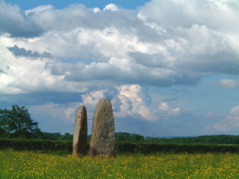 tweemenhirs.jpg